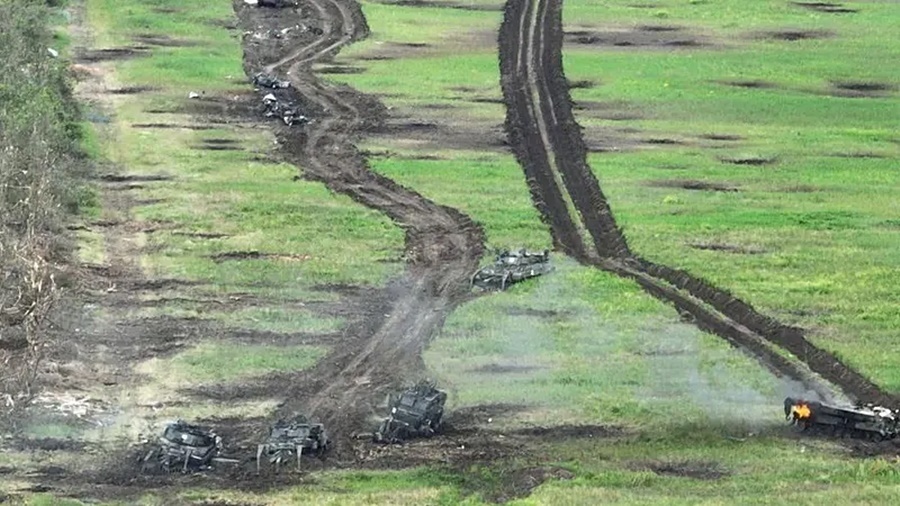 Ukraine đau đầu tìm cách vượt bãi mìn của Nga sau khi mất nhiều xe Leopard 2R